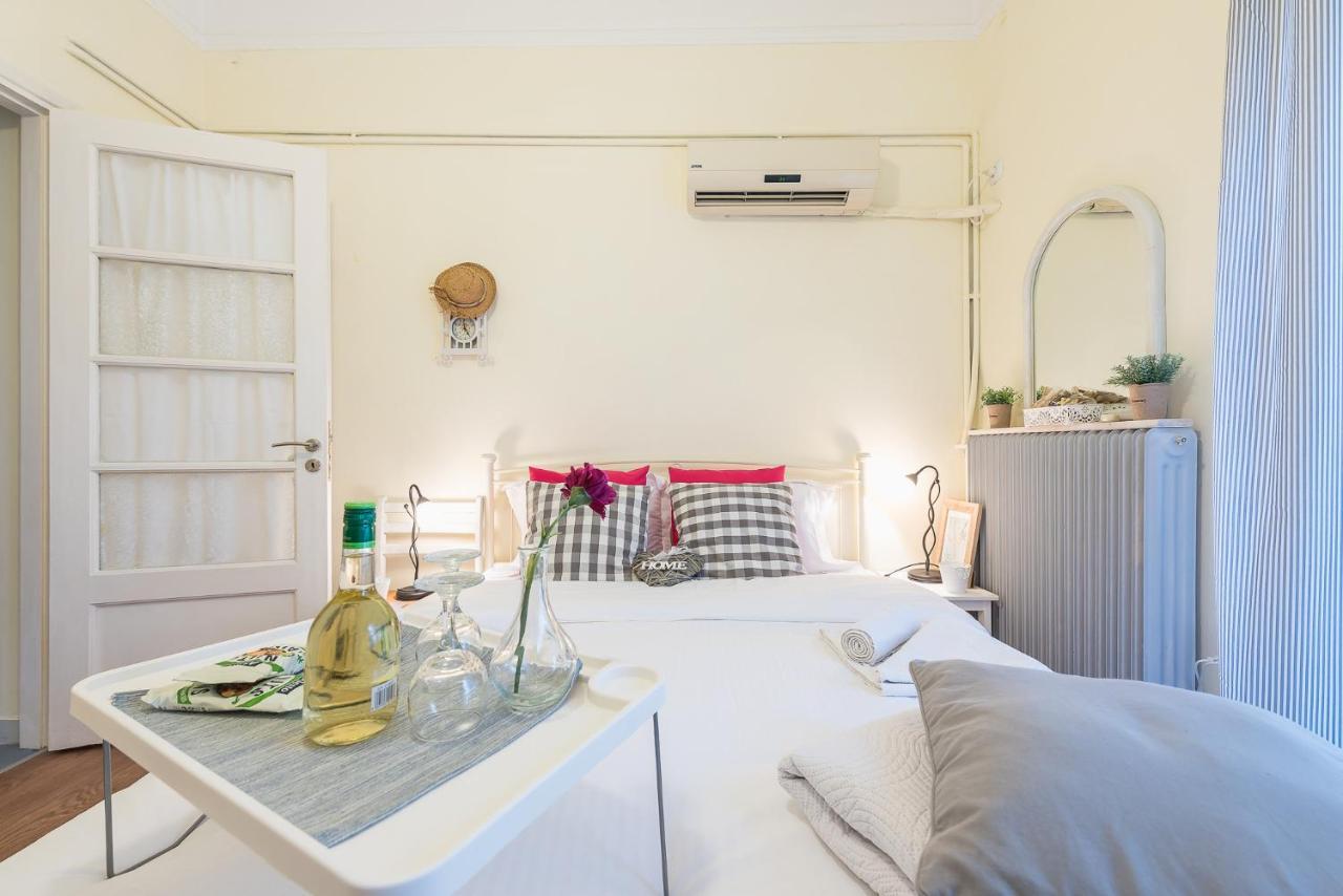 Lovely 1 Bedroom Apartment In Афины Экстерьер фото