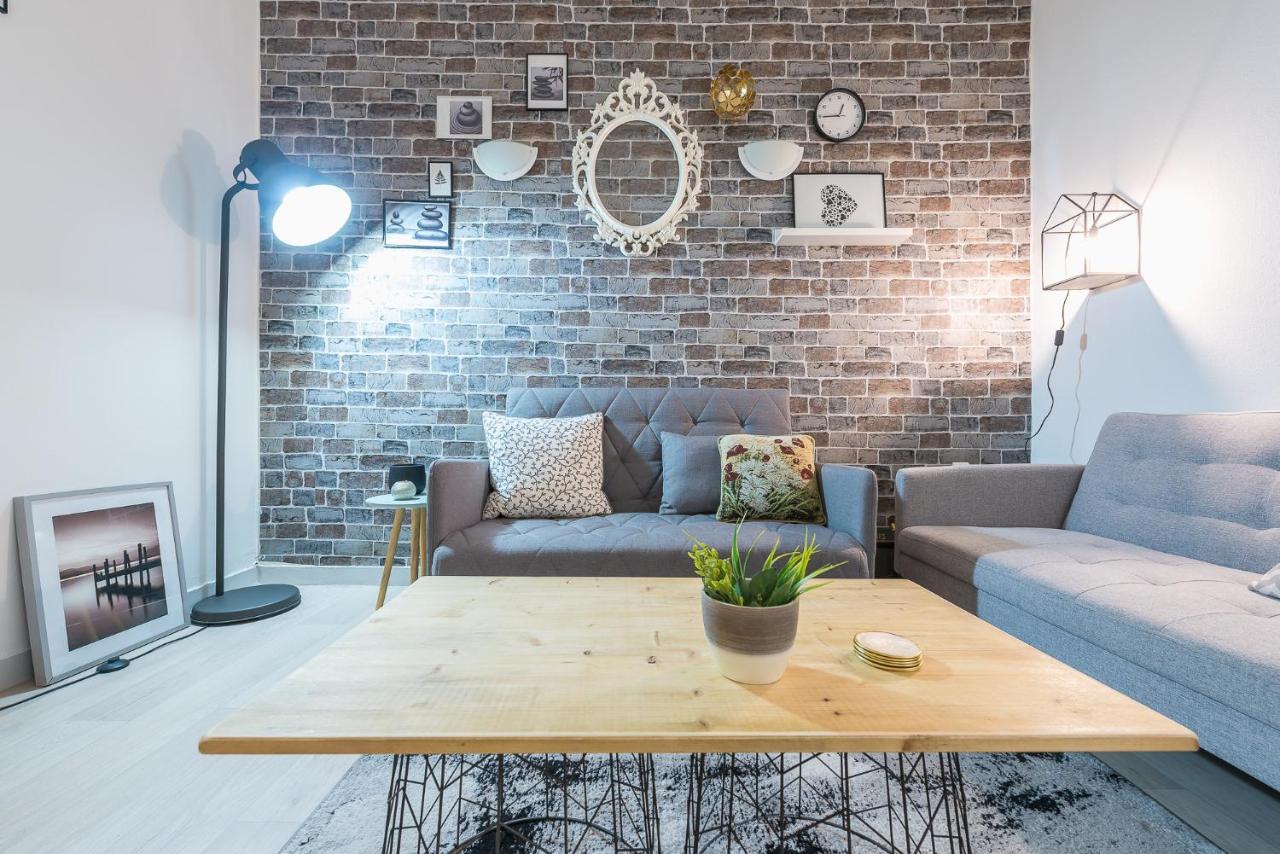 Lovely 1 Bedroom Apartment In Афины Экстерьер фото