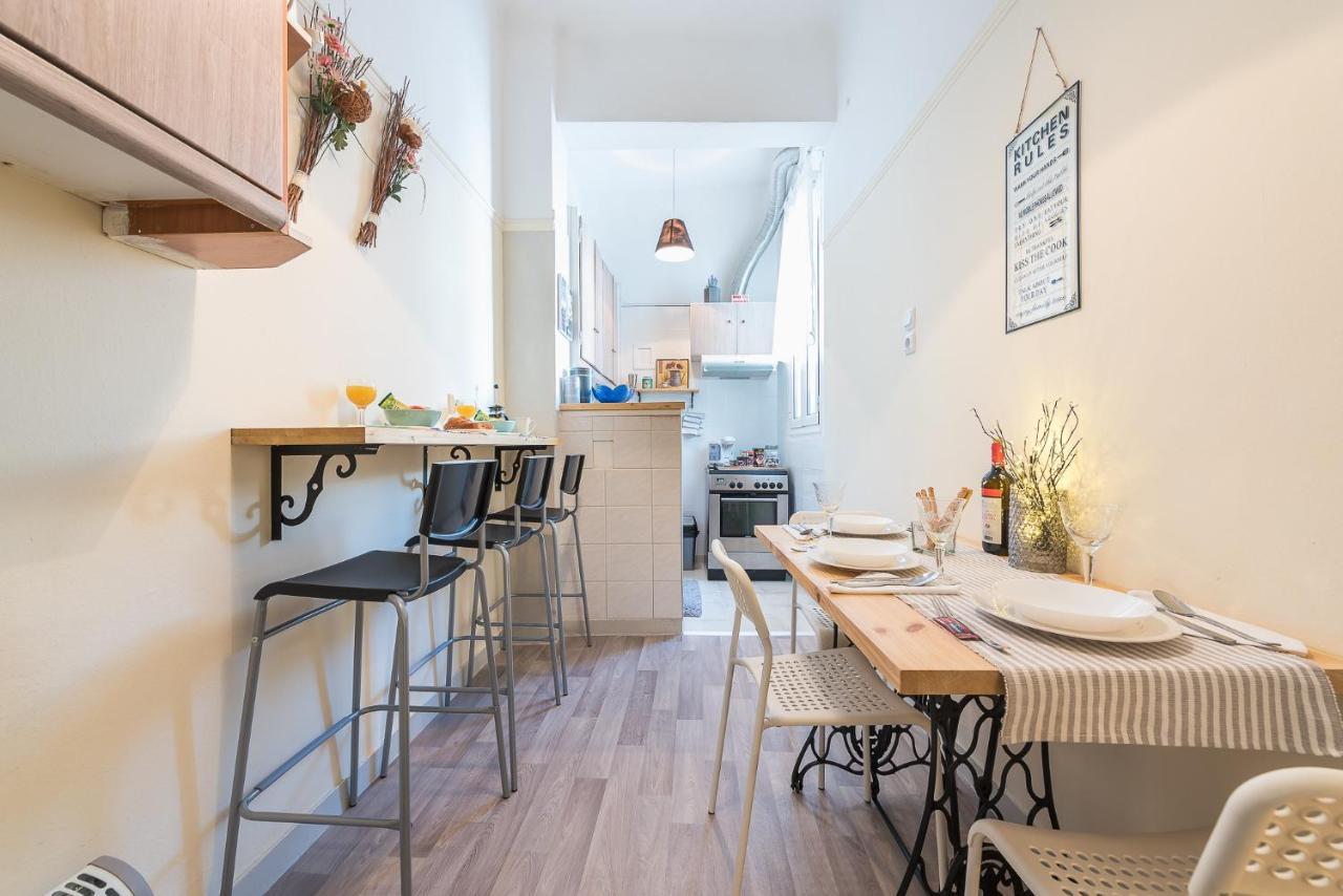 Lovely 1 Bedroom Apartment In Афины Экстерьер фото