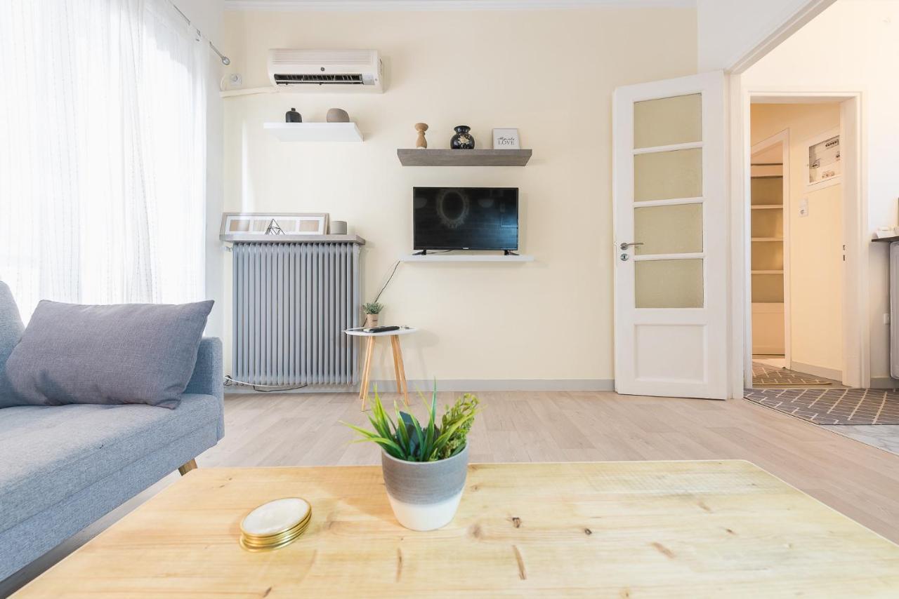 Lovely 1 Bedroom Apartment In Афины Экстерьер фото