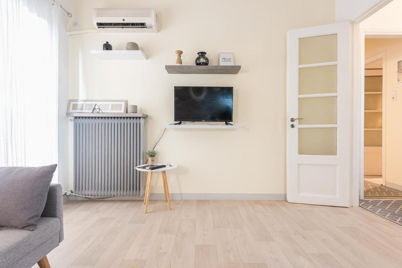 Lovely 1 Bedroom Apartment In Афины Экстерьер фото